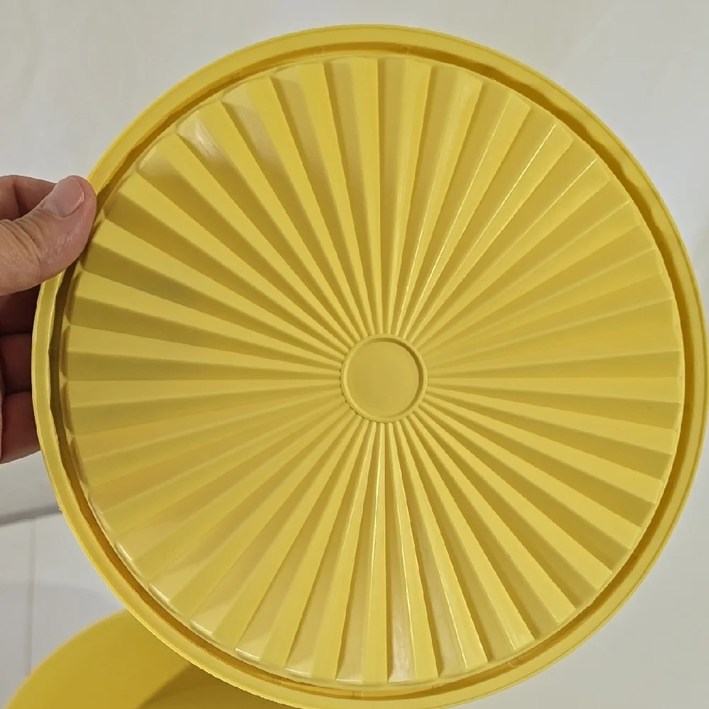 Tupperware Yellow Food Storage Container - Picture 5 of 7